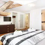 Mit Waschmaschine Und Geschirrspueler By Interhome 布拉格